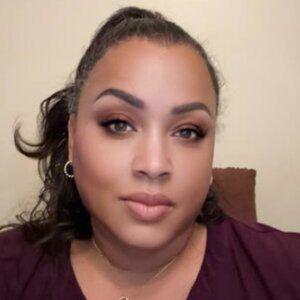 Meet your Posher, Cynthia